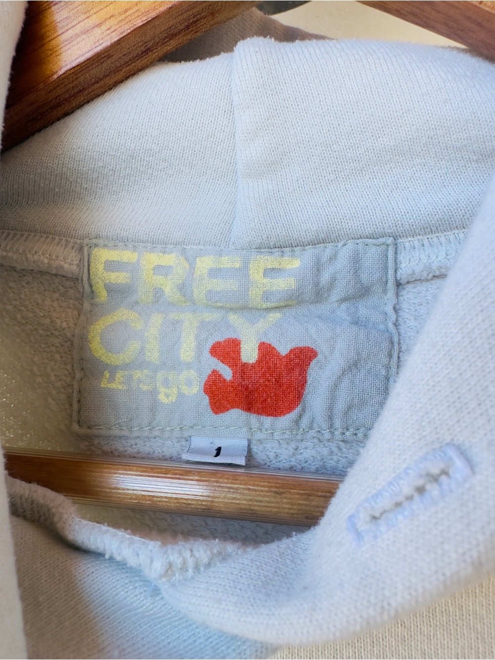 FreeCity light blue pre owned hoodie - Picture 5 of 6